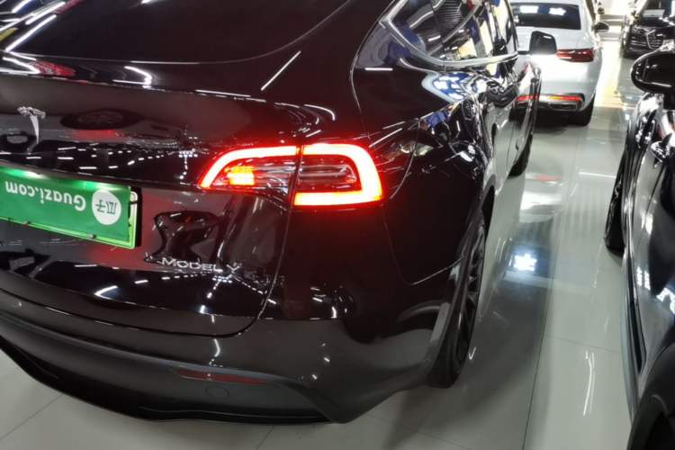 Used Tesla Model Y 2021 Standard Range Rear-Wheel Drive Version Right Rear Taillight