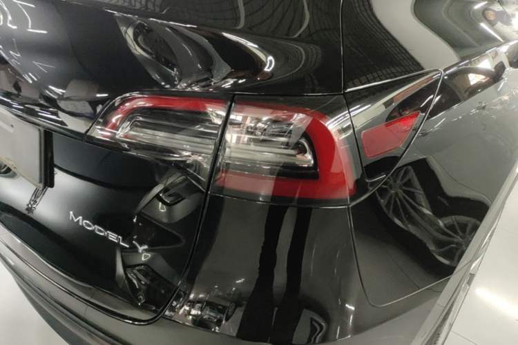 Used Tesla Model Y 2021 Long-Range All-Wheel-Drive Version Right Rear Taillight