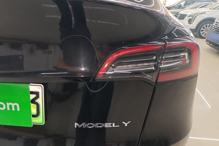 Used Tesla Model Y 2021 Long-Range All-Wheel-Drive Version Right Rear Taillight