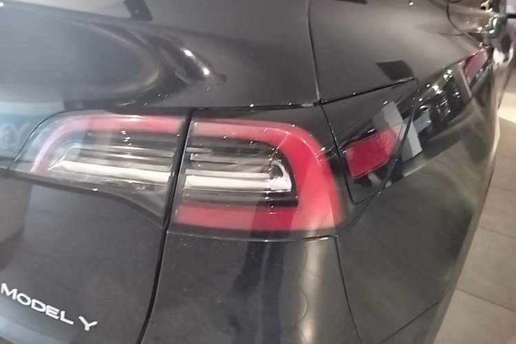 Used Tesla Model Y 2021 Long-Range All-Wheel-Drive Version Right Rear Taillight