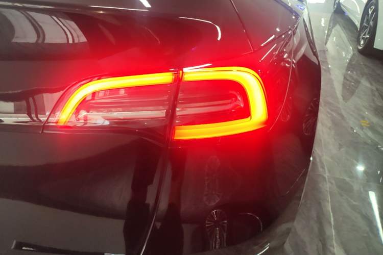 Used Tesla Model Y 2021 Performance High-Performance All-Wheel-Drive Version Right Rear Taillight