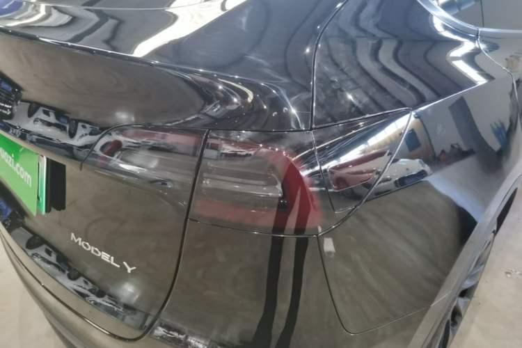 Used Tesla Model Y 2021 Standard Range Rear-Wheel Drive Version Right Rear Taillight