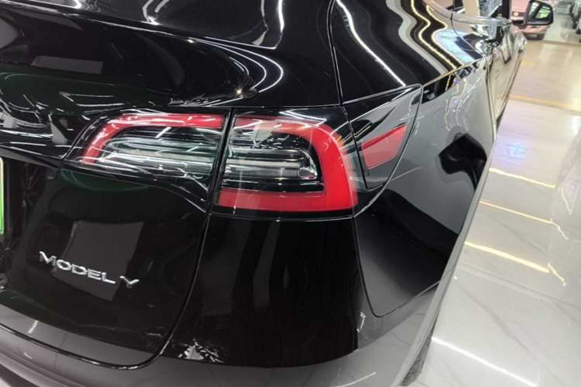 Used Tesla Model Y 2021 Long-Range All-Wheel-Drive Version Right Rear Taillight