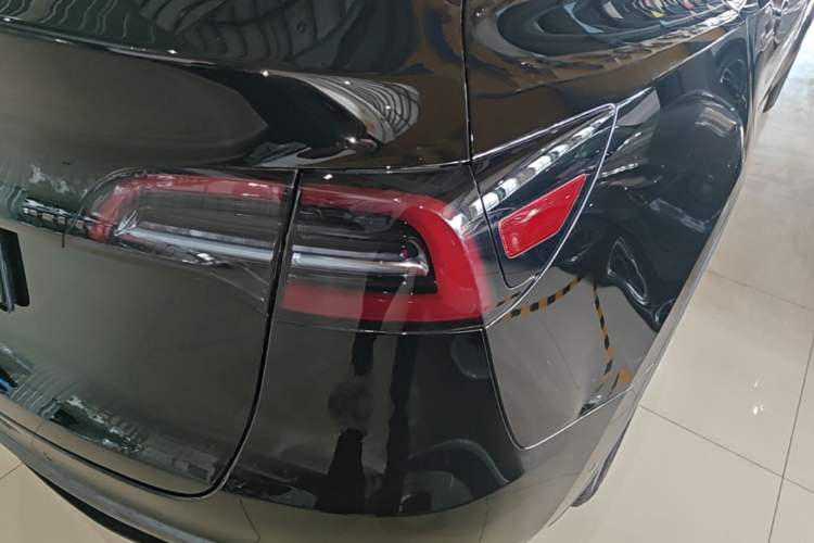Used Tesla Model Y 2021 Long-Range All-Wheel-Drive Version 3D7 Right Rear Taillight