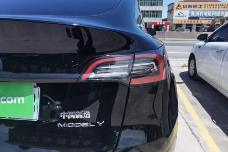 Used Tesla Model Y 2021 Standard Range Rear-Wheel Drive Version Right Rear Taillight
