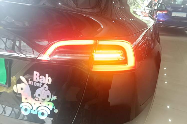 Used Tesla Model Y 2021 Long-Range All-Wheel-Drive Version 3D7 Right Rear Taillight