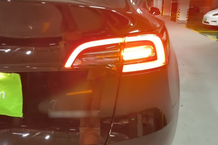 Used Tesla Model Y 2021 Long-Range All-Wheel-Drive Version Right Rear Taillight
