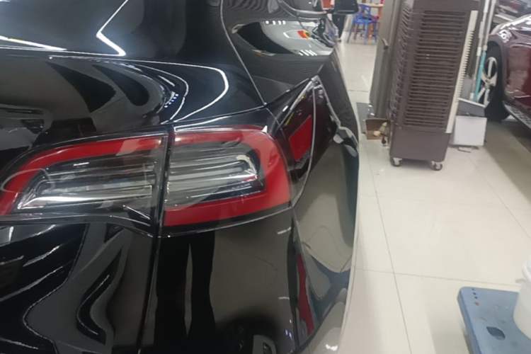 Used Tesla Model Y 2021 Revised Version 2 Long-Range All-Wheel-Drive Edition Right Rear Taillight