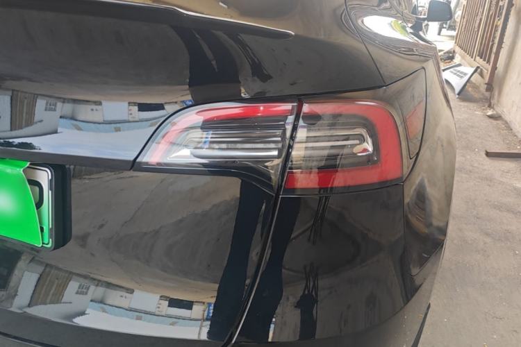 Used Tesla Model Y 2021 Long-Range All-Wheel-Drive Version Right Rear Taillight