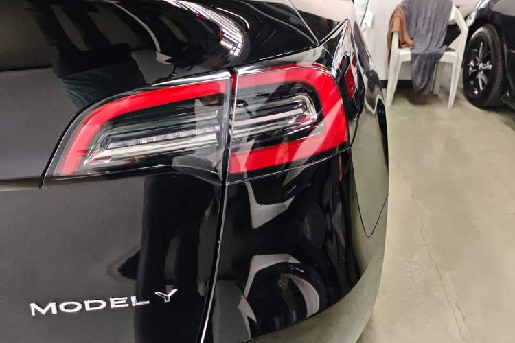 Used Tesla Model Y 2021 Performance High-Performance All-Wheel-Drive Version Right Rear Taillight