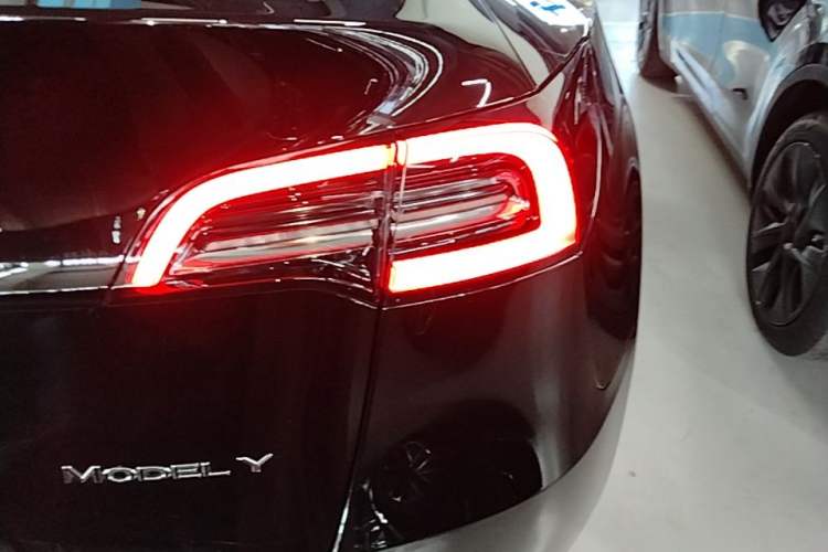 Used Tesla Model Y 2021 Long-Range All-Wheel-Drive Version Right Rear Taillight