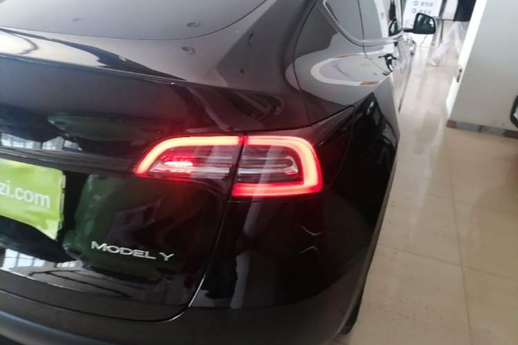 Used Tesla Model Y 2021 Long-Range All-Wheel-Drive Version Right Rear Taillight