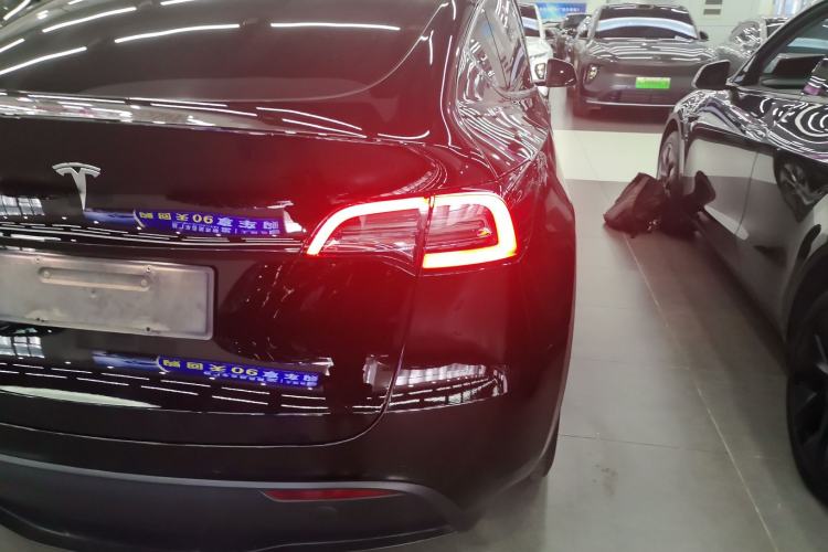 Used Tesla Model Y 2021 Long-Range All-Wheel-Drive Version Right Rear Taillight