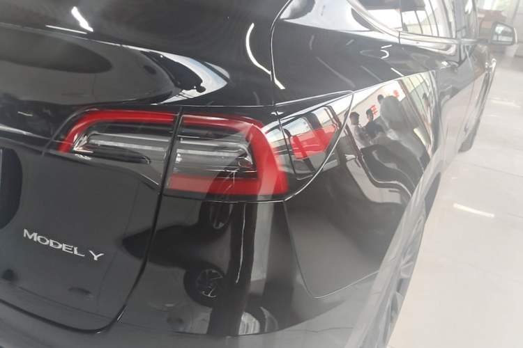 Used Tesla Model Y 2021 Standard Range Rear-Wheel Drive Version Right Rear Taillight