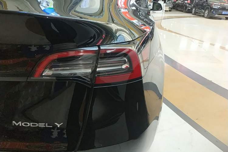 Used Tesla Model Y 2021 Standard Range Rear-Wheel Drive Version Right Rear Taillight