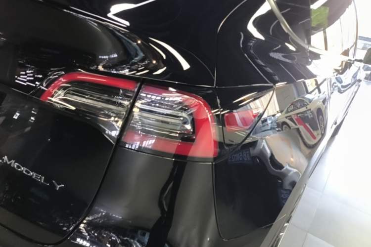 Used Tesla Model Y 2021 Long-Range All-Wheel-Drive Version 3D7 Right Rear Taillight