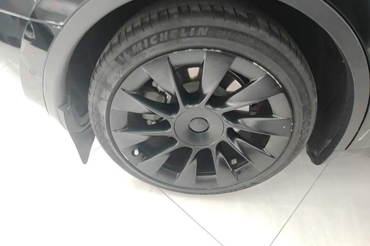 Used Tesla Model Y 2021 Standard Range Rear-Wheel Drive Version Right Rear Wheel Hub