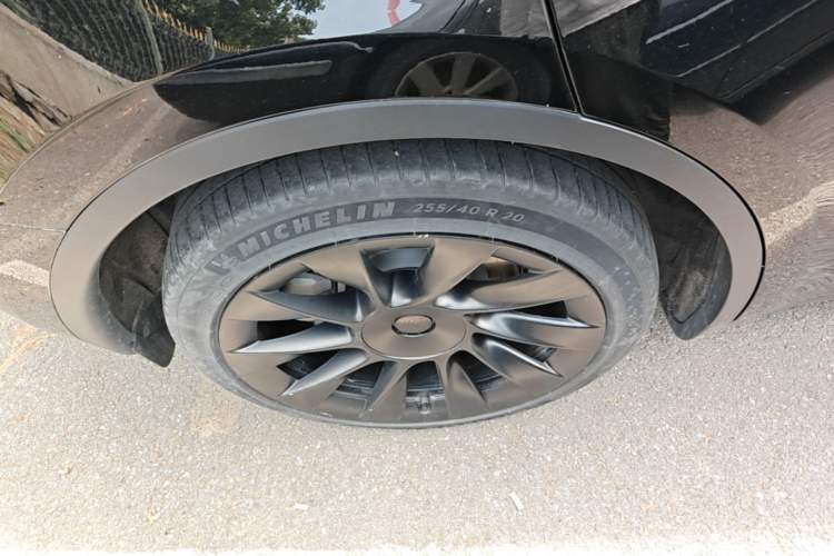 Used Tesla Model Y 2021 Long-Range All-Wheel-Drive Version Right Rear Wheel Hub
