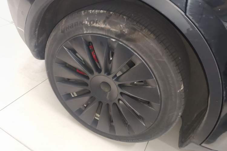 Used Tesla Model Y 2021 Standard Range Rear-Wheel Drive Version Right Rear Wheel Hub