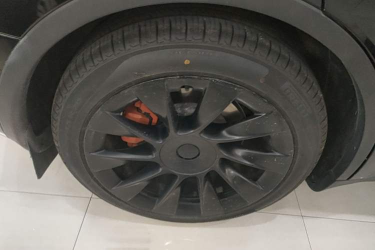 Used Tesla Model Y 2021 Standard Range Rear-Wheel Drive Version Right Rear Wheel Hub