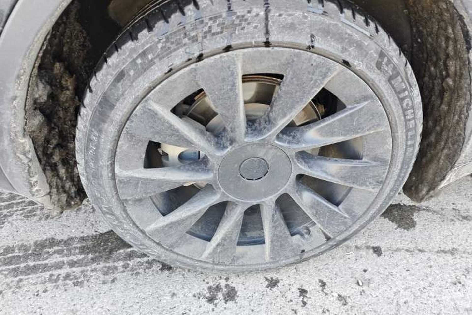 Used Tesla Model Y 2021 Long-Range All-Wheel-Drive Version Right Rear Wheel Hub