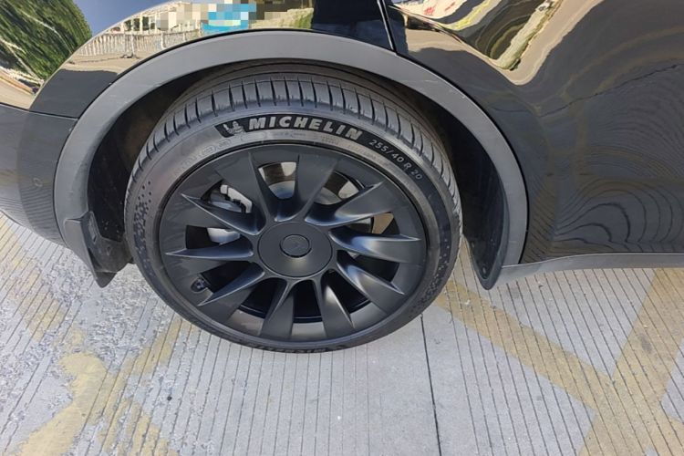 Used Tesla Model Y 2021 Standard Range Rear-Wheel Drive Version Right Rear Wheel Hub