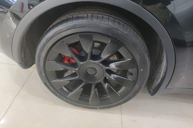 Used Tesla Model Y 2021 Standard Range Rear-Wheel Drive Version Right Rear Wheel Hub