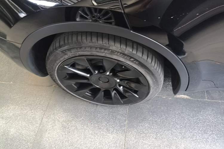 Used Tesla Model Y 2021 Long-Range All-Wheel-Drive Version Right Rear Wheel Hub