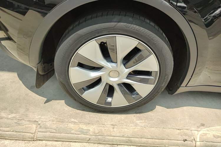 Used Tesla Model Y 2021 Standard Range Rear-Wheel Drive Version Right Rear Wheel Hub