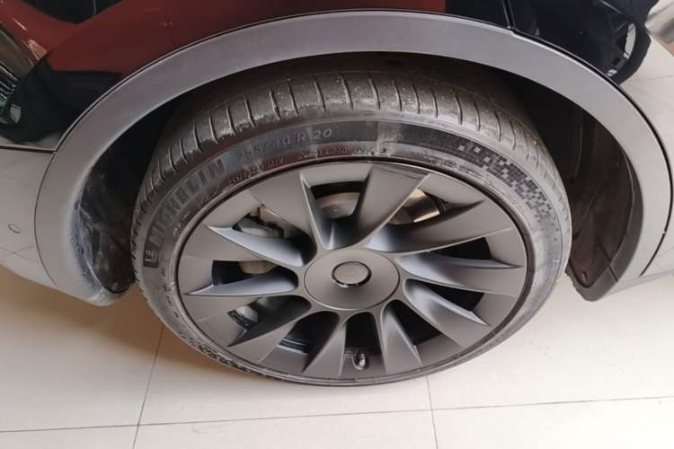 Used Tesla Model Y 2021 Long-Range All-Wheel-Drive Version Right Rear Wheel Hub