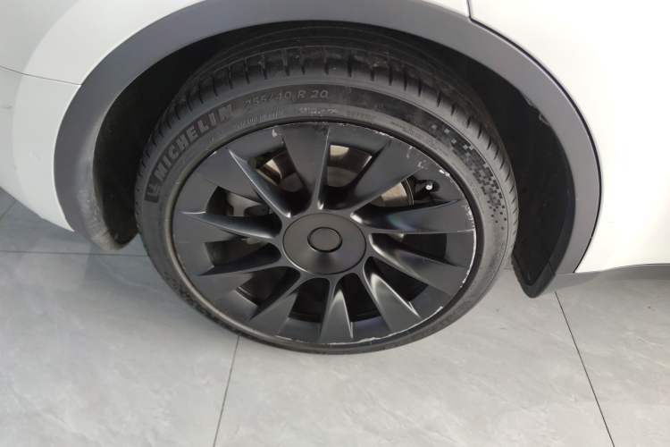 Used Tesla Model Y 2021 Standard Range Rear-Wheel Drive Version Right Rear Wheel Hub
