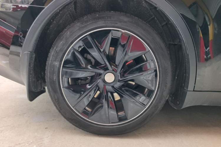Used Tesla Model Y 2021 Standard Range Rear-Wheel Drive Version Right Rear Wheel Hub