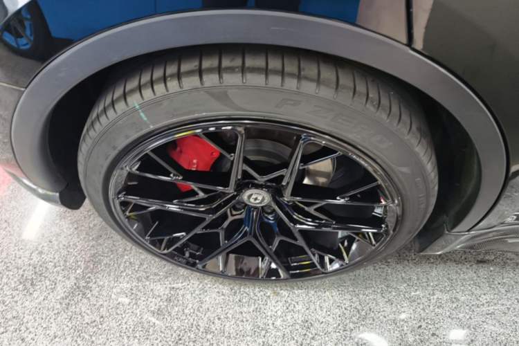 Used Tesla Model Y 2021 Performance High-Performance All-Wheel-Drive Version Right Rear Wheel Hub