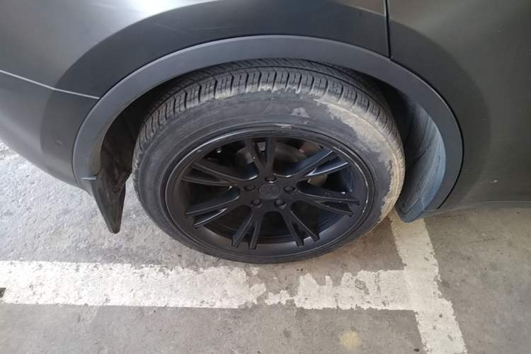Used Tesla Model Y 2021 Standard Range Rear-Wheel Drive Version Right Rear Wheel Hub