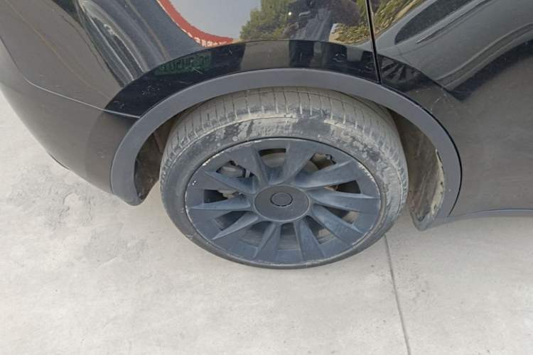 Used Tesla Model Y 2021 Standard Range Rear-Wheel Drive Version Right Rear Wheel Hub