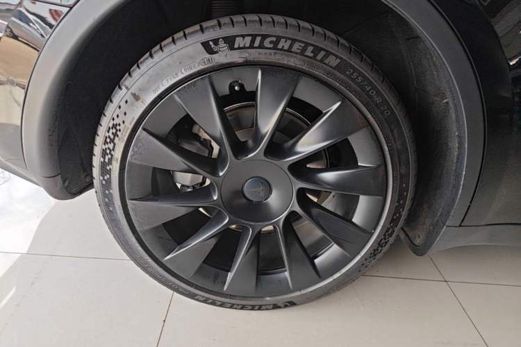 Used Tesla Model Y 2021 Standard Range Rear-Wheel Drive Version Right Rear Wheel Hub