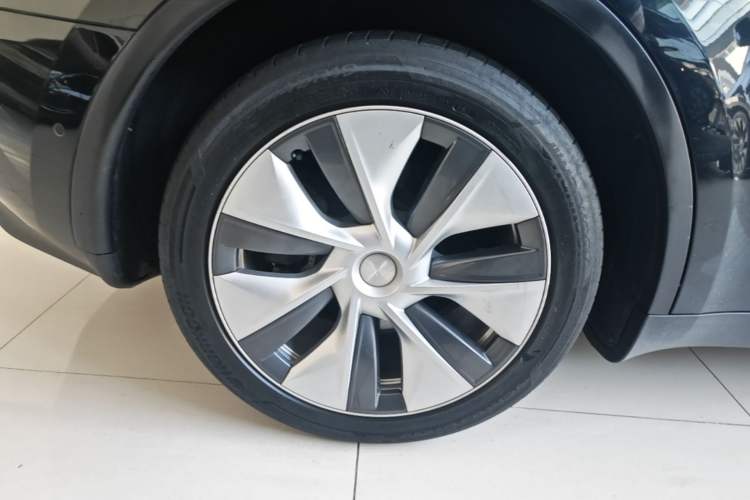 Used Tesla Model Y 2021 Revised Version 2 Long-Range All-Wheel-Drive Edition Right Rear Wheel Hub