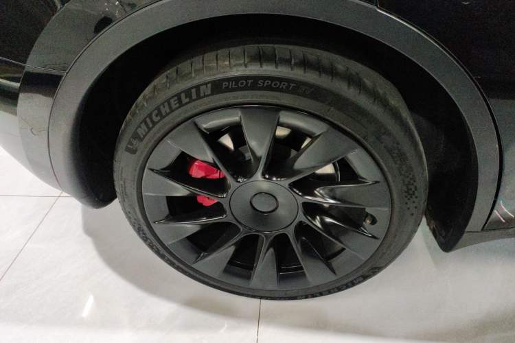 Used Tesla Model Y 2021 Long-Range All-Wheel-Drive Version Right Rear Wheel Hub