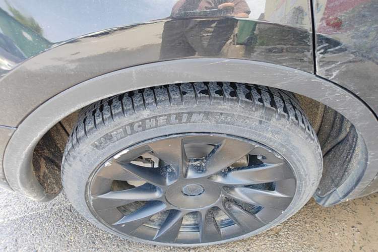 Used Tesla Model Y 2021 Standard Range Rear-Wheel Drive Version Right Rear Wheel Hub