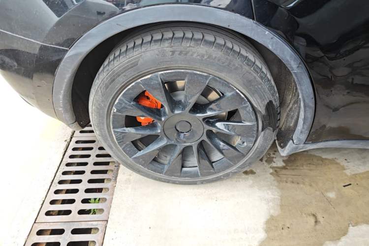 Used Tesla Model Y 2021 Standard Range Rear-Wheel Drive Version Right Rear Wheel Hub