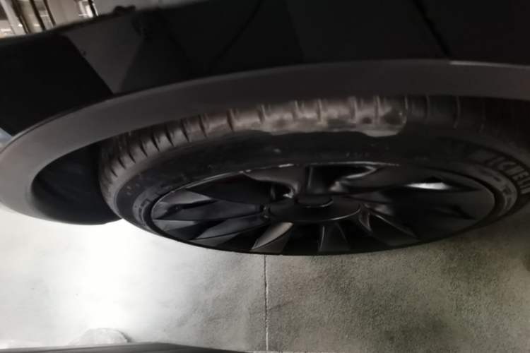 Used Tesla Model Y 2021 Standard Range Rear-Wheel Drive Version Right Rear Wheel Hub