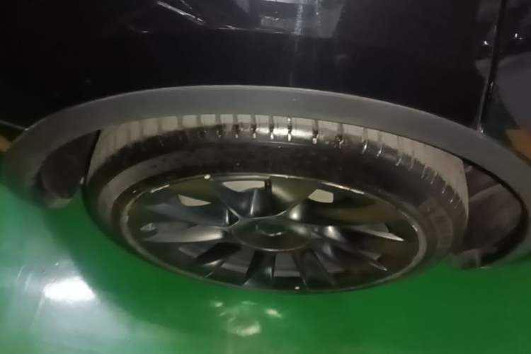 Used Tesla Model Y 2021 Standard Range Rear-Wheel Drive Version Right Rear Wheel Hub