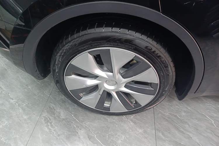Used Tesla Model Y 2021 Standard Range Rear-Wheel Drive Version Right Rear Wheel Hub