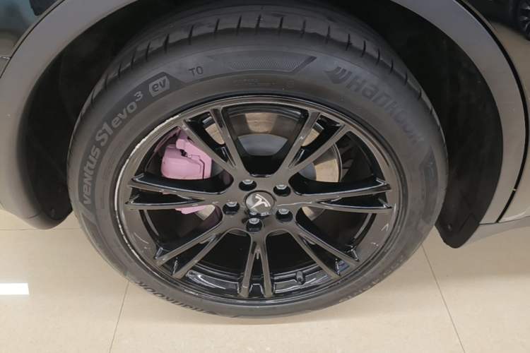 Used Tesla Model Y 2021 Standard Range Rear-Wheel Drive Version Right Rear Wheel Hub