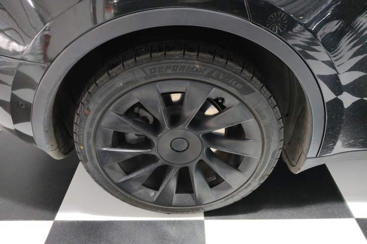 Used Tesla Model Y 2021 Standard Range Rear-Wheel Drive Version Right Rear Wheel Hub