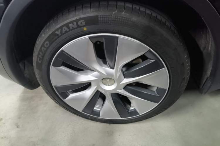 Used Tesla Model Y 2021 Long-Range All-Wheel-Drive Version 3D7 Right Rear Wheel Hub