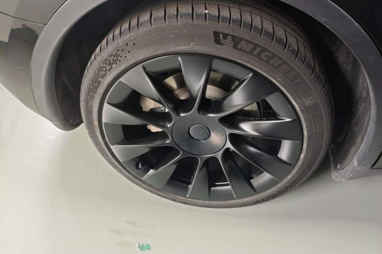Used Tesla Model Y 2021 Standard Range Rear-Wheel Drive Version Right Rear Wheel Hub