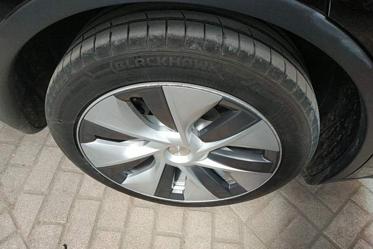 Used Tesla Model Y 2021 Standard Range Rear-Wheel Drive Version Right Rear Wheel Hub