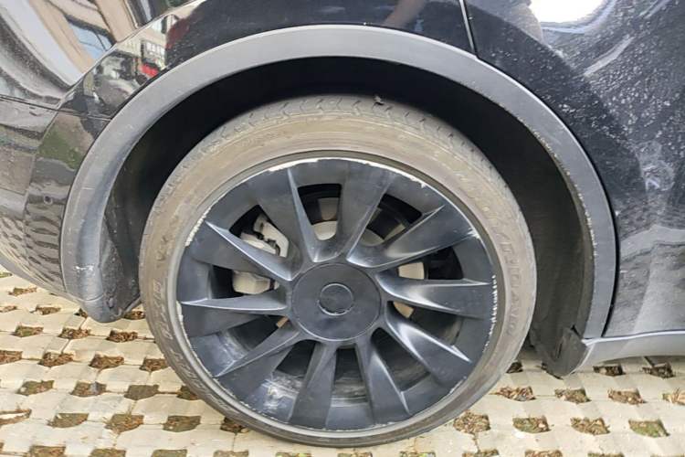 Used Tesla Model Y 2021 Standard Range Rear-Wheel Drive Version Right Rear Wheel Hub