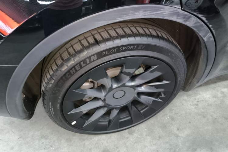 Used Tesla Model Y 2021 Standard Range Rear-Wheel Drive Version Right Rear Wheel Hub